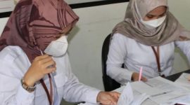 Panitia rekrutmen Panwascam Kabupaten Lebak saat melakukan pendataan. Mereka mencatat kuota pendaftar perempuan masih belum terpenuhi. (Dailyhits/Jalu)