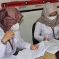 Panitia rekrutmen Panwascam Kabupaten Lebak saat melakukan pendataan. Mereka mencatat kuota pendaftar perempuan masih belum terpenuhi. (Dailyhits/Jalu)