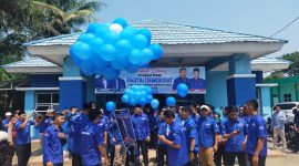 Demokrat Lebak saat melepas balon sebagai tanda dilaunching nya pendaftaran Bacaleg 2024-2029. (Istimewa)