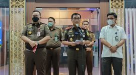 Kepala Kejati Banten, Leo Eben Ezer Simanjuntak saat konferensi pers soal dugaan tindak pidana korupsi mafia tanah di BPN Lebak. (Istimewa)