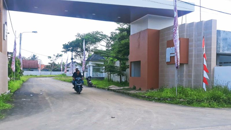 FOTO tampak depan gerbang masuk Mabu Park Rangkasbitung. (Dailyhits/Jalu)