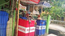 FOTO ILUSTRASI penjual bensin eceran. Para pedagang di Kabupaten Lebak gigit jari selepas kenaikan harga BBM. (FOTO Suaracom)