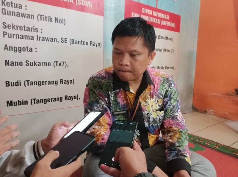 Kepala Bidang SDK Dinas Kesehatan Lebak, Endang Komarudin membenarkan distribusi obat cair ke Puskesmas -puskesmas dihentikan sementara.(Dailyhits/Jalu)