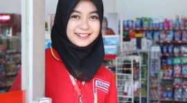 Karyawan Alfamart. (FOTO Alfamart Waralaba)