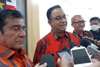 Gubernur DKI Jakarta, Anies Baswedan saat memberikan keterangan pers usai meresmikan kantor baru Pemuda Pancasila di Menteng, Jakarta. (FOTO Tempo)