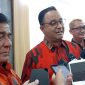 Gubernur DKI Jakarta, Anies Baswedan saat memberikan keterangan pers usai meresmikan kantor baru Pemuda Pancasila di Menteng, Jakarta. (FOTO Tempo)