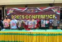 Polres Cilegon saat ungkap kasus perampokan driver taksi online di Kota Baja. (Dailyhits)