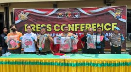 Polres Cilegon saat ungkap kasus perampokan driver taksi online di Kota Baja. (Dailyhits)