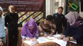 KPU Lebak saat menandatangani kerjasama dengan perguruan tinggi se Kabupaten Lebak untuk menciptakan pemilih cerdas di Pemilu 2024. (istimewa)