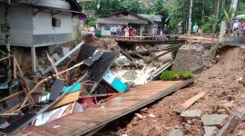 Gedung PAUD Daar El-Taufiq ambruk usai diguyur hujan deras. (istimewa)