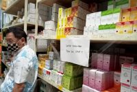 FOTO ILUSTRASI obat yang berada di apotek Lebak. Tiga jenis obat berdasarkan rilis BPOM dan Kemenkes dilarang beredar karena mengandung EG dan DEG di atas ambang batas. (Istimewa)