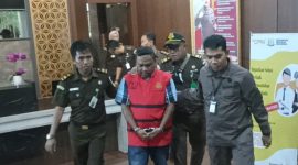 Salah satu tersangka suap Rp15 miliar di Kantor BPN Lebak saat dijebloskan ke Penjara oleh Kejati Banten. (Istimewa)
