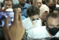 Artis Nikita Mirzani dijebloskan ke penjara. Selama 20 hari dia akan mendekam di Rutan Serang untuk kepentingan penyidikan. (FOTO Tangkap Layar Video)