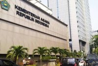 Kantor Kementerian Agama atau Kemenag RI. Kekinian, menteri agama merilis aturan baru di mana bersiul, merayu hingga menatap termasuk kekerasan seksual di satuan pendidikan. (FOTO Republika)