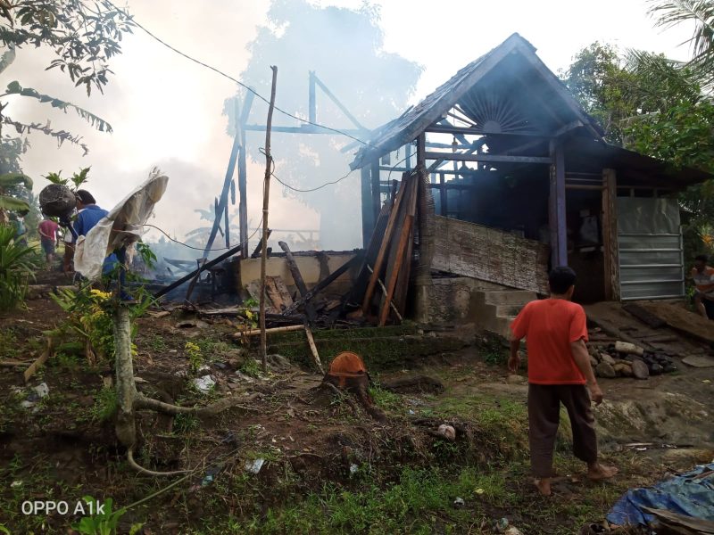 Rumah milik Nawati (63) janda tua di Kabupaten Lebak ludes terbakar. Kerugian ditaksir mencapai Rp100 juta. (Istimewa)