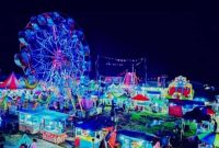 Penampakan Cilograng Festival 2022 saat malam hari. Di kegiatan tersebut juga dipamerkan beberapa potensi wisata dan budaya yang ada di Kecamatan Cilograng. (Istimewa)