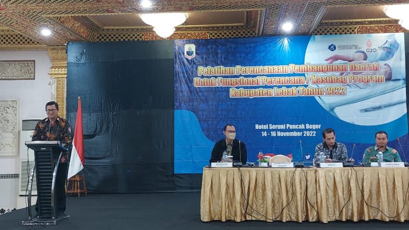 Plt Kepala Bapelitbangda Lebak, Yosep M Holis saat memberikan sambutan dalam acara peningkatan kapasitas aparatur perencana Kabupaten Lebak. (Istimewa)