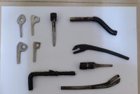 Sejumlah alat yang digunakan JS untuk melancarkan aksinya membobol bengkel sparepart di Gunungkencana, Kabupaten Lebak. (Istimewa)