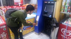 Duit dalam ATM BJB di Alfamart Lebak dikuras maling. (Istimewa)