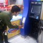 Duit dalam ATM BJB di Alfamart Lebak dikuras maling. (Istimewa)