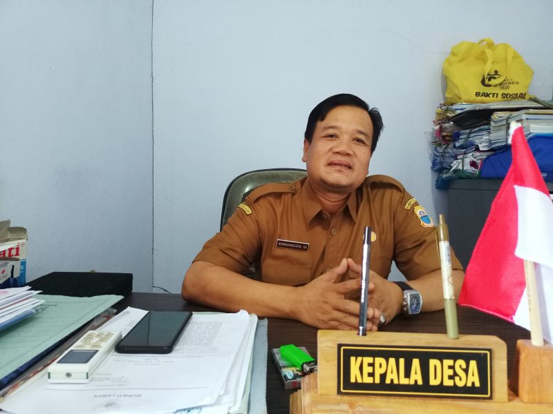 Kepala Desa Cibadak, Kecamatan Cibadak, Kabupaten Lebak, Burhannudin. (Dailyhits)