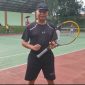 Mayor Inf Asmail ketika akan bertanding tenis lapangan di Kabupaten Lebak. (Istimewa)