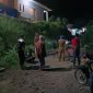 Warga Cikamunding saat gotong-royong memperbaiki drainase macet di Kampung Pasirbodas. (Istimewa)