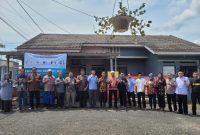 Warga Desa Sukarendah, Kecamatan Warunggunung, Kabupaten Lebak saat foto bersama usai melaunching Gerakan Nol Limbah. (Istimewa)