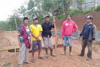 Warga saat mendatangi Proyek PT Tiger Chamois Indonesia karena disebut telah menyerobot lahan. (Istimewa)