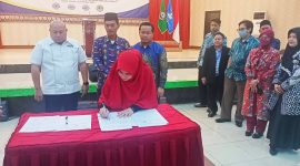 Penandatanganan MoU antara Perguruan Tinggi La Tansa Mashiro dengan MICRA. (istimewa)