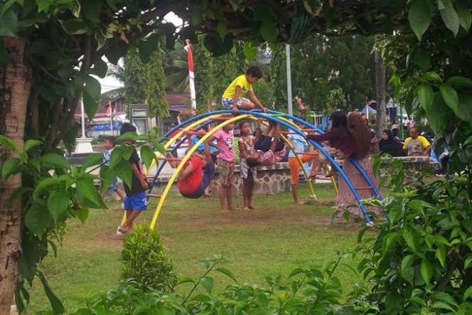 FOTO ILUSTRASI. Sejumlah anak di Nunukan menikmati wahana permainan di ruang terbuka Alun-alun Nunukan. Tahun 2017 kasus kekerasan seksual pada anak di Kabupaten Nunukan masih tinggi. (KOMPAS.com/SUKOCO)