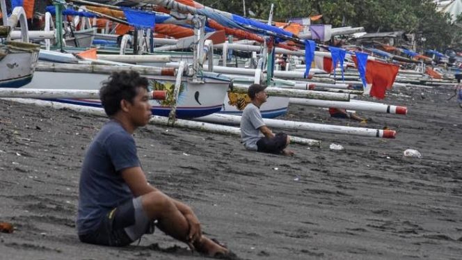 FOTO ILUSTRASI. Nelayan Lebak tak melaut karena cuaca buruk. Untuk memenuhi kebutuhan hidup sehari-hari mereka terpaksa alih profesi menjadi petani dan tukang ojek. (Dok. detikFinance)