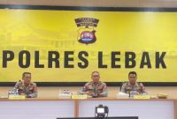 Wakapolda Banten, Brigjen Pol M. Sabilul Alif (tengah) saat konferensi pers mengenai video keributan antara TKA dan TKI. (Istimewa)