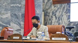 Ketua DPRD Lebak, M. Agil Zulfikar saat memimpin rapat paripurna penetapan Raperda Kemudahan Berinvestasi. (istimewa)