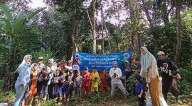 Pemerintah Desa Cikamunding, Kecamatan Cilograng, Kabupaten Lebak melakukan aksi tanam pohon memperingati hari jadi ke 48 tahun. (Istimewa)