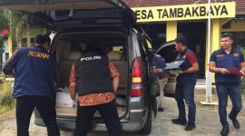 Polisi berhasil mengamankan satu boks dokumen usai menggeledah kantor desa Tambak Baya, Kecamatan Cibadak, Kabupaten Lebak. (Istimewa)