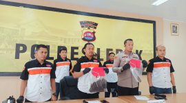 Polres Lebak saat ungkap kasus suami bacok istri di Lebak. (Dailyhits)
