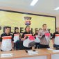 Polres Lebak saat ungkap kasus suami bacok istri di Lebak. (Dailyhits)