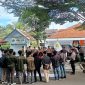 KPU Kabupaten Lebak saat digeruduk Ikatan Mahasiswa Lebak (Imala). Mereka memprotes kebijakan KPU yang menerapkan pajak pada gaji PPK dan PPS. (Dailyhits/Jalu)