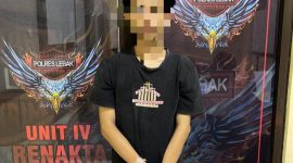 AMJ (19) diamankan pihak kepolisian saat akan tawuran. Dia kedapatan membawa senjata tajam jenis samurai. (Istimewa)