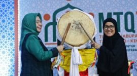 Plh Sekda Banten, Virgojanti (hijau) bersama Bupati Lebak, Iti Octavia Jayabaya saat menutup MTQ ke 40 tingkat Kabupaten Lebak. (Istimewa)
