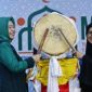Plh Sekda Banten, Virgojanti (hijau) bersama Bupati Lebak, Iti Octavia Jayabaya saat menutup MTQ ke 40 tingkat Kabupaten Lebak. (Istimewa)
