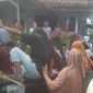 Sejumlah warga terdampak sambaran petir saat akan dilarikan ke Puskesmas Cibadak. (Istimewa)