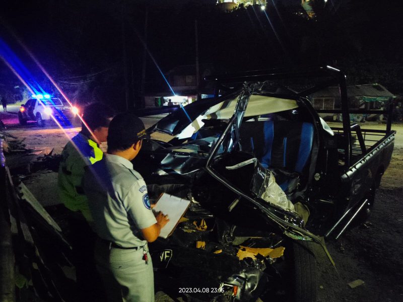 Petugas Jasa Raharja Samsat Bayah, Wildan Hidayatullah saat melakukan olah TKP kecelakaan lalulintas di Lebak Selatan. (istimewa)