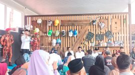 Ketua BPC Gapensi Lebak, Moch. Nabil Jayabaya saat memberikan sambutan dalam acara halalbihalal. (Istimewa)