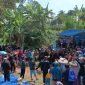 Warga saat mengikuti Pesta Rakyat Desa Cikamunding. (Istimewa)