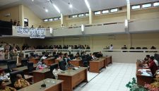 Warga Cigoong Utara saat menggelar RDP dengan DPRD dan Pemerintah Kabupaten Lebak. (istimewa)