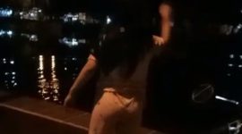 Mamah muda di Lebak tega menceburkan bocah ke Balong ranca lentah saat malam hari. (FOTO Tangkap Layar Video)