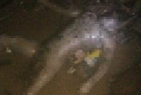 Mayat tanpa busana ditemukan warga tergeletak di bantaran sungai Cisimeut, Minggu, 24 April 2023. (Istimewa)