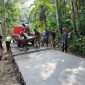 Pemerintah Desa Bendungan, Kecamatan Banjarsari, Kabupaten Lebak membangun jalan Kampung Batubanter. Proses perbaikan dilakukan dengan cara betonisasi. (Istimewa)